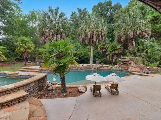 105 Whitestone Drive, Mcdonough, GA 30253
