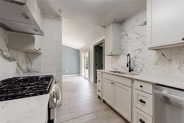 409 Fleming Drive, Hurst, TX 76053