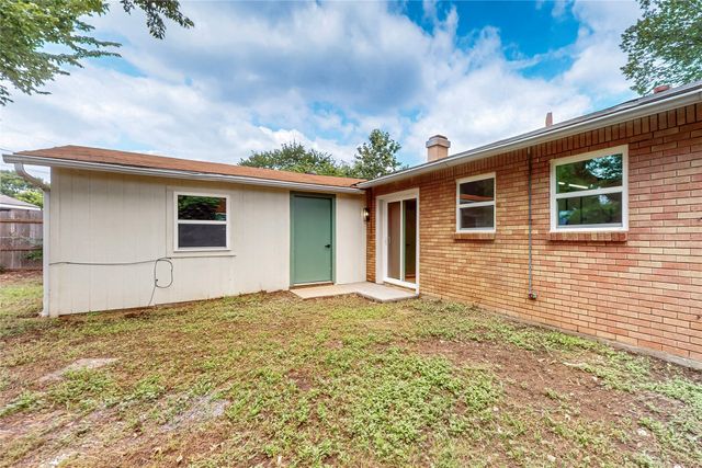 409 Fleming Drive, Hurst, TX 76053
