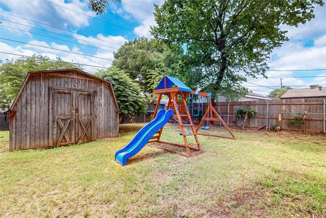 409 Fleming Drive, Hurst, TX 76053