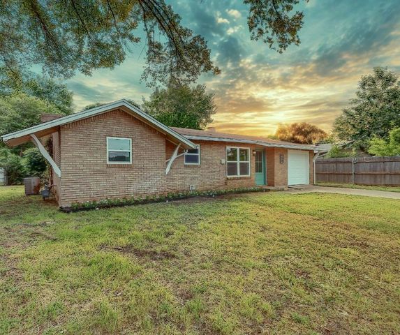 409 Fleming Drive, Hurst, TX 76053