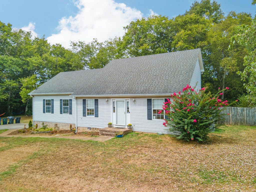 2010 Gettysburg Ln, Columbia, TN 38401