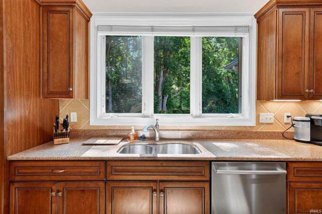 51640 Meadow Pond Drive, Granger, IN 46530
