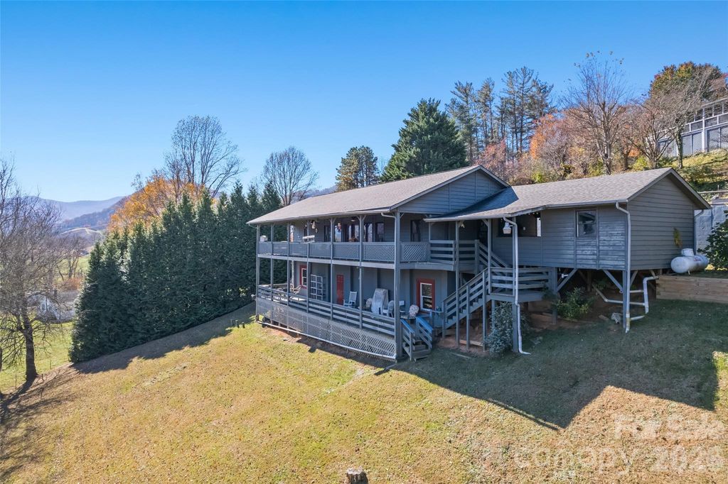 443 Cedarwood Drive, Waynesville, NC 28785