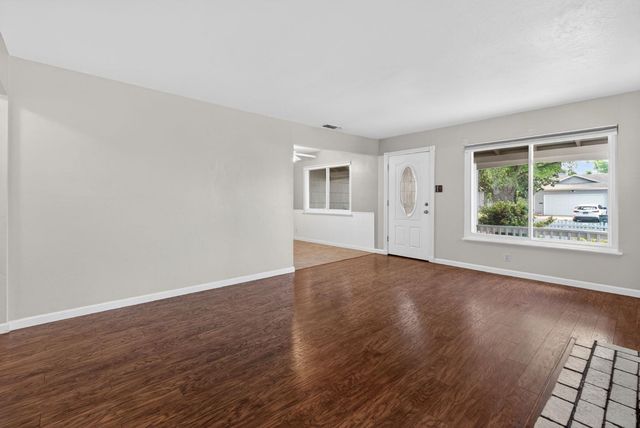 2011 Mangrum Ave, Sacramento, CA 95822