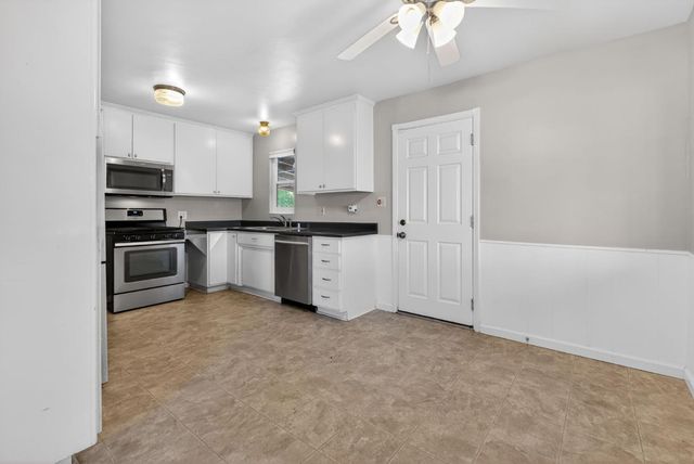 2011 Mangrum Ave, Sacramento, CA 95822