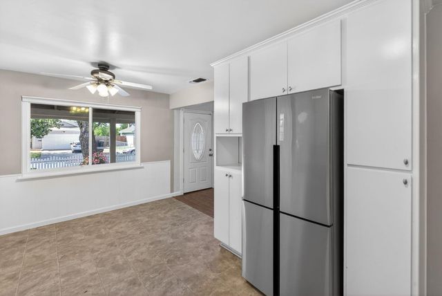 2011 Mangrum Ave, Sacramento, CA 95822