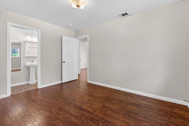 2011 Mangrum Ave, Sacramento, CA 95822