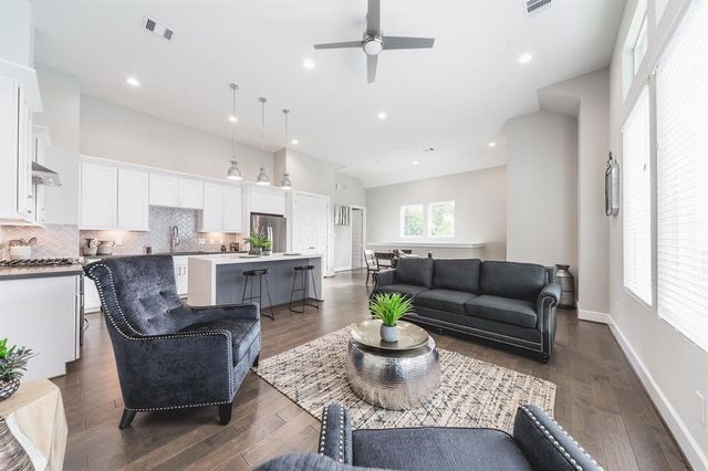 2149 Hoskins Drive, Houston, TX 77080