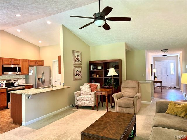24 White Chapel Road, Lysander, NY 13027
