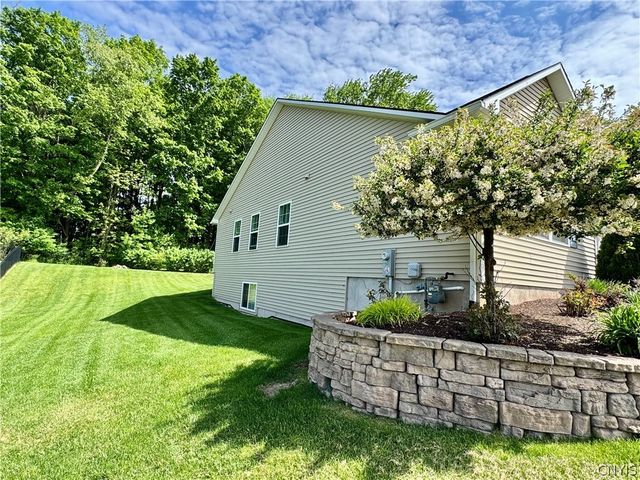 24 White Chapel Road, Lysander, NY 13027