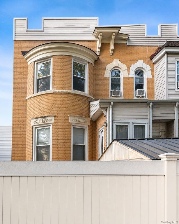 8786 115th Street, Richmond Hill, NY 11418