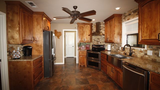 502 County Road 194, Ovalo, TX 79541