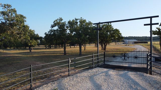 502 County Road 194, Ovalo, TX 79541