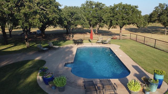 502 County Road 194, Ovalo, TX 79541