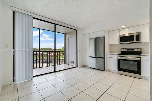 8520 SW 133rd Ave Rd 323, Miami, FL 33183