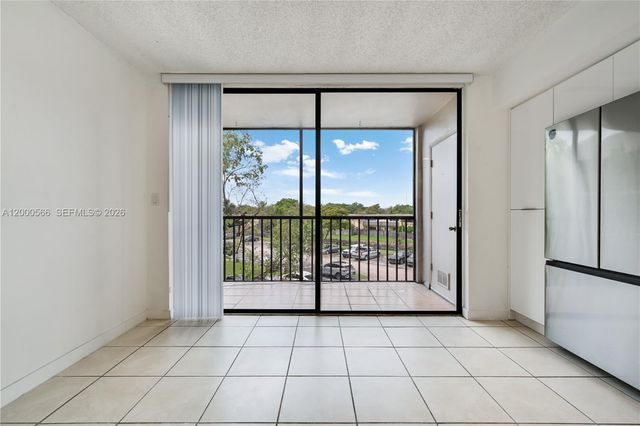 8520 SW 133rd Ave Rd 323, Miami, FL 33183