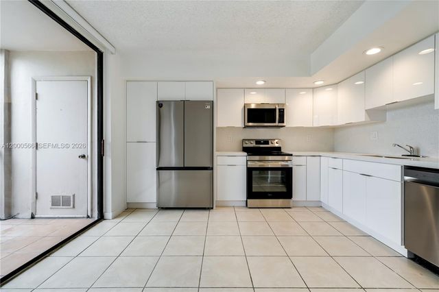 8520 SW 133rd Ave Rd 323, Miami, FL 33183