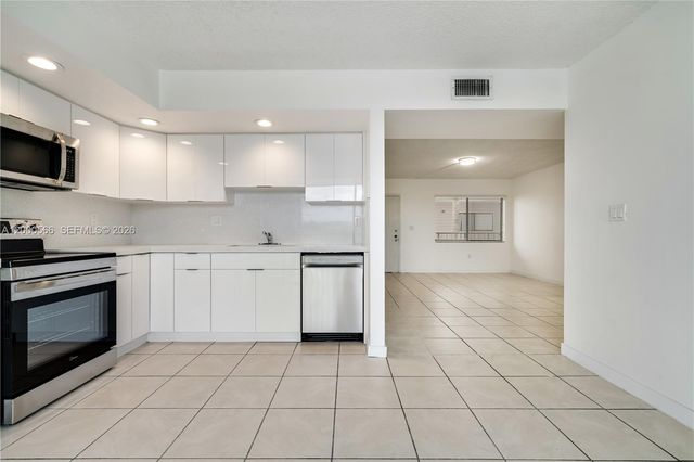 8520 SW 133rd Ave Rd 323, Miami, FL 33183