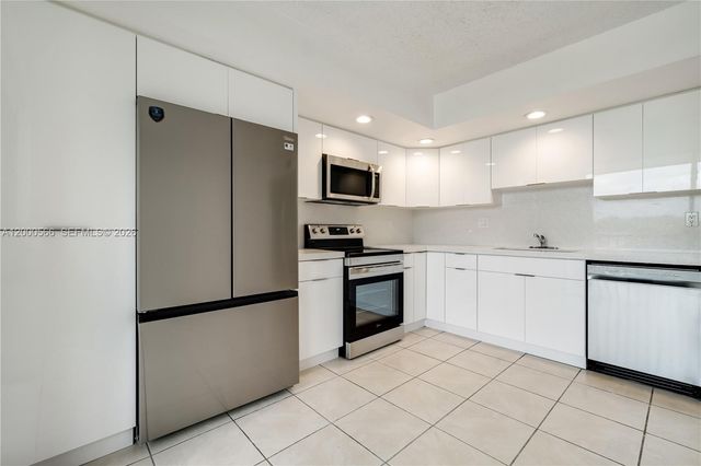 8520 SW 133rd Ave Rd 323, Miami, FL 33183