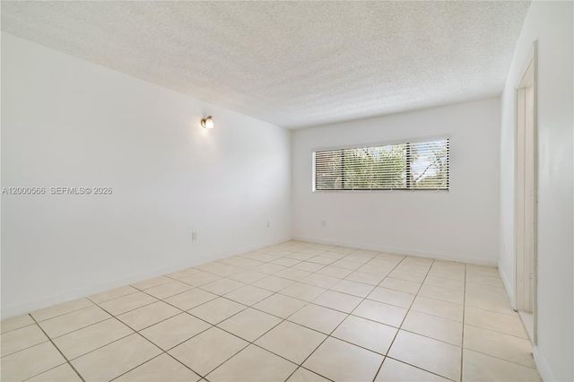 8520 SW 133rd Ave Rd 323, Miami, FL 33183