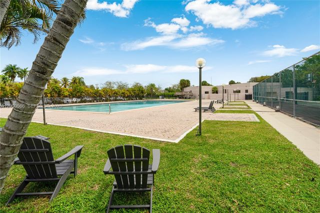 8520 SW 133rd Ave Rd 323, Miami, FL 33183