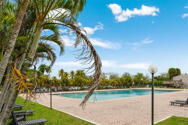 8520 SW 133rd Ave Rd 323, Miami, FL 33183