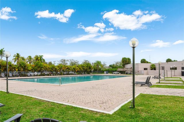 8520 SW 133rd Ave Rd 323, Miami, FL 33183