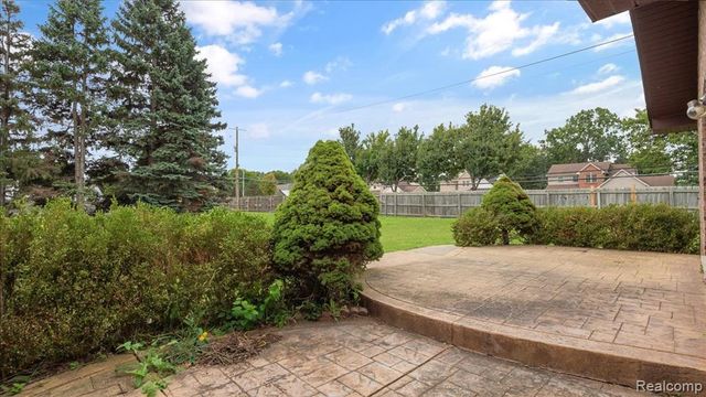 4016 Fox Hill Drive, Sterling Heights, MI 48310