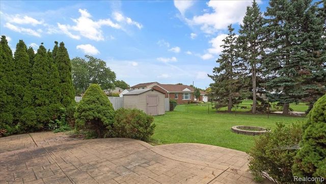 4016 Fox Hill Drive, Sterling Heights, MI 48310