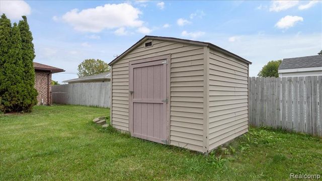 4016 Fox Hill Drive, Sterling Heights, MI 48310