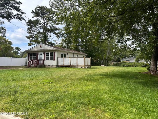 30 Walnut Street, Waretown, NJ 08758