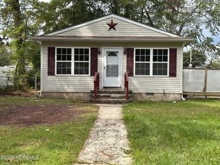 30 Walnut Street, Waretown, NJ 08758