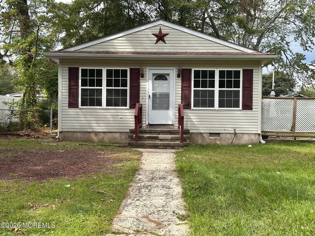 30 Walnut Street, Waretown, NJ 08758