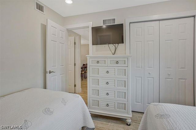 4298 27th CT SW 101, Naples, FL 34116