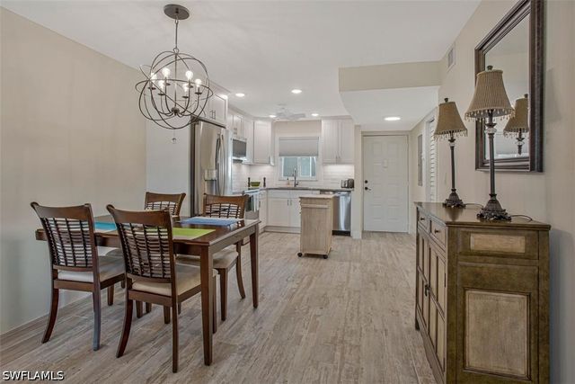4298 27th CT SW 101, Naples, FL 34116
