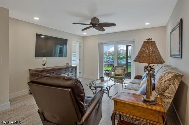 4298 27th CT SW 101, Naples, FL 34116