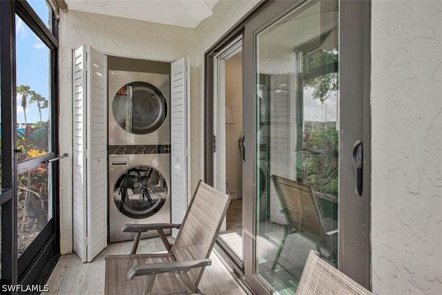 4298 27th CT SW 101, Naples, FL 34116
