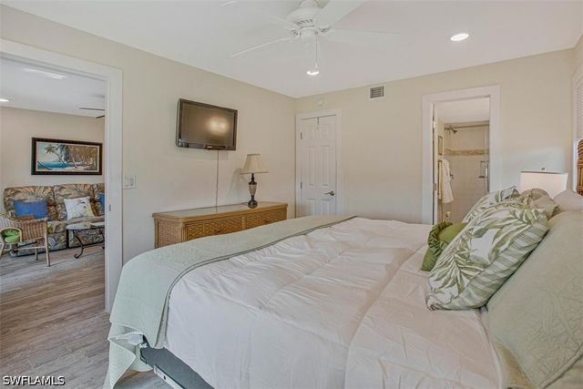 4298 27th CT SW 101, Naples, FL 34116