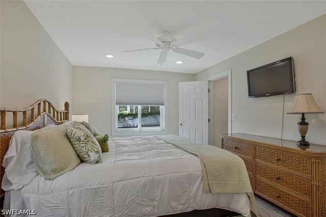 4298 27th CT SW 101, Naples, FL 34116