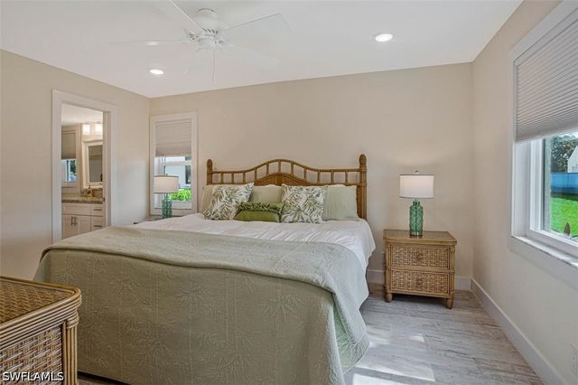 4298 27th CT SW 101, Naples, FL 34116