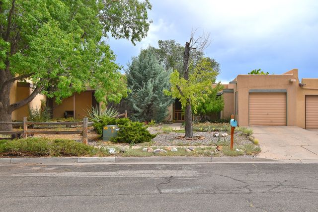 3228 Calle de Molina, Santa Fe, NM 87507