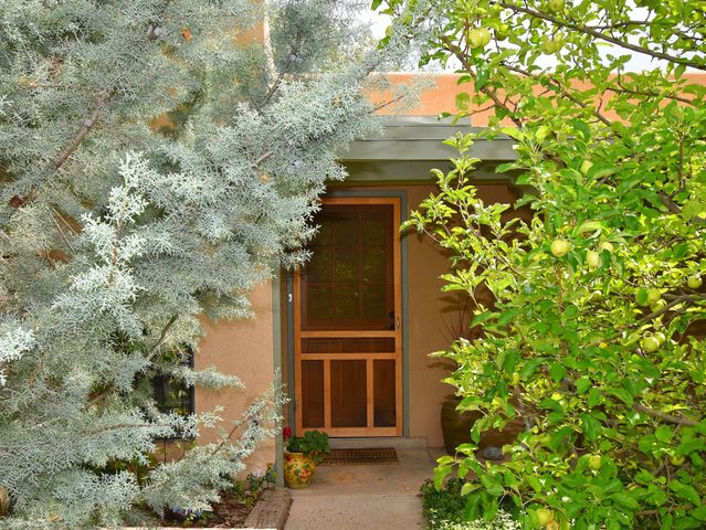 3228 Calle de Molina, Santa Fe, NM 87507