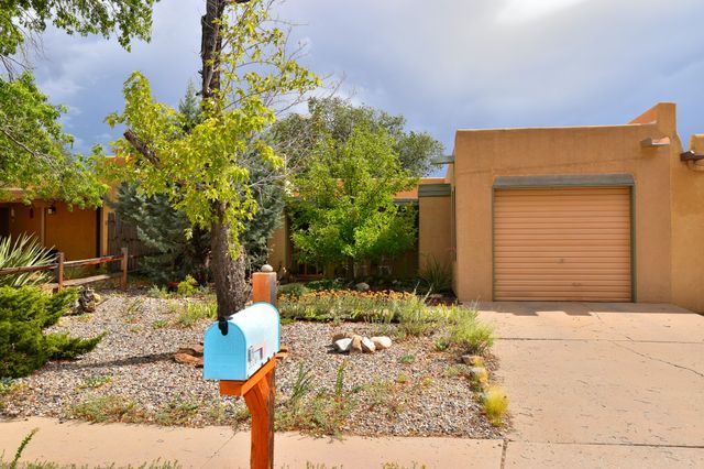 3228 Calle de Molina, Santa Fe, NM 87507