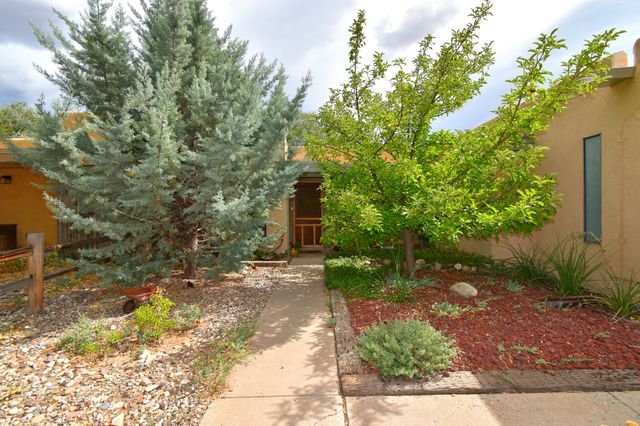 3228 Calle de Molina, Santa Fe, NM 87507