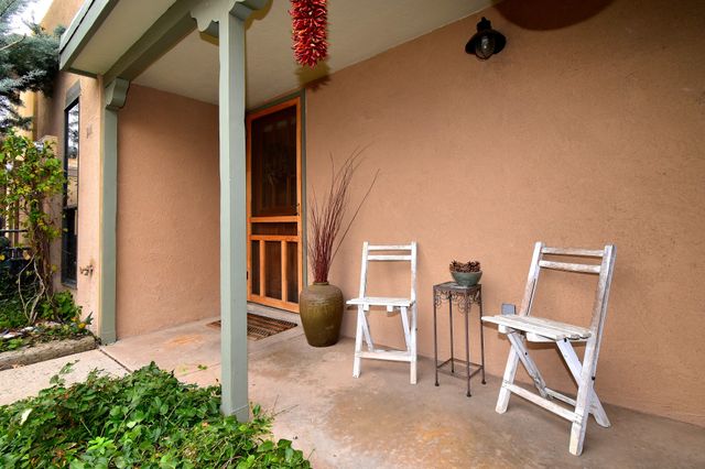 3228 Calle de Molina, Santa Fe, NM 87507