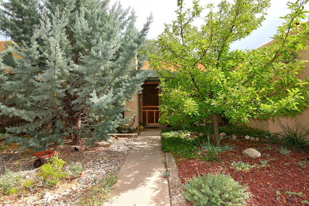 3228 Calle de Molina, Santa Fe, NM 87507