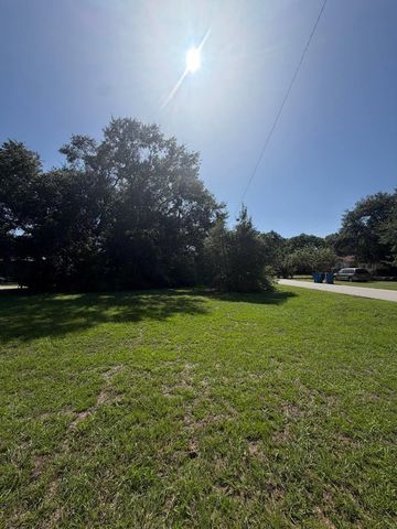 406 Bean St, Hempstead, TX 77445