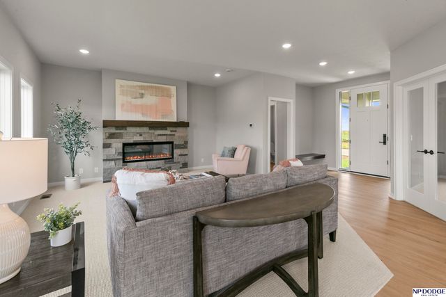 5508 N 195 Street, Elkhorn, NE 68022