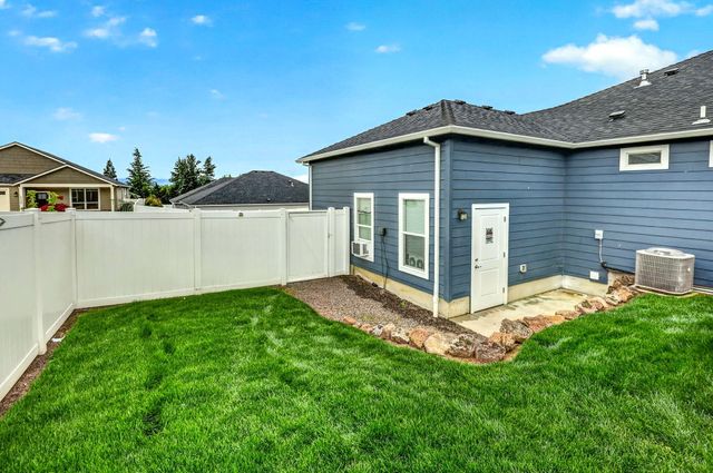 1723 Luxor Lane, Medford, OR 97504